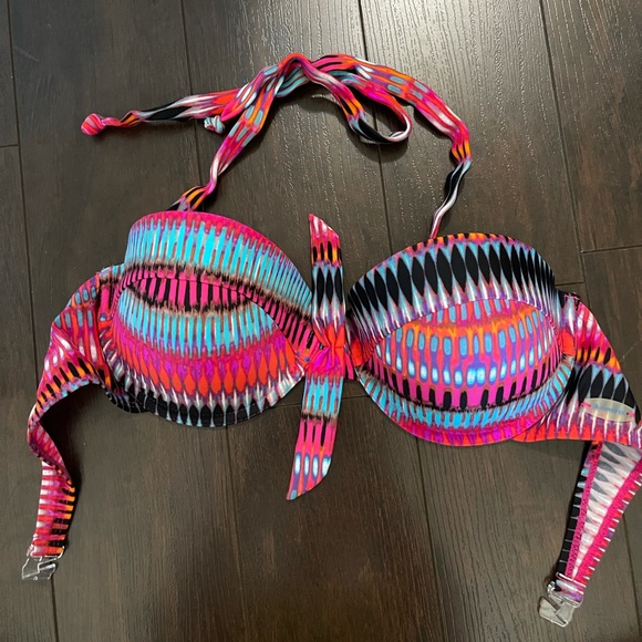 Gorgeous swim top - Picture 2 of 5